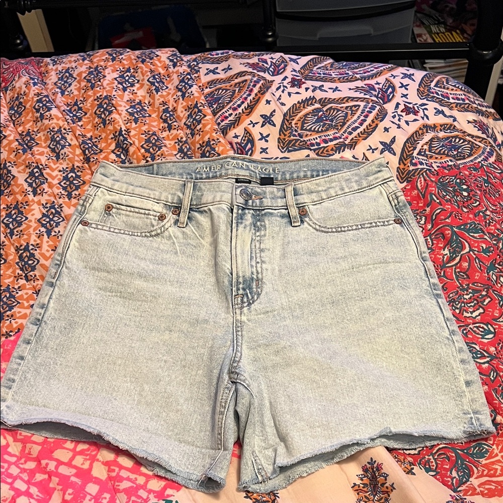 American Eagle Strigid 6” Relaxed Short